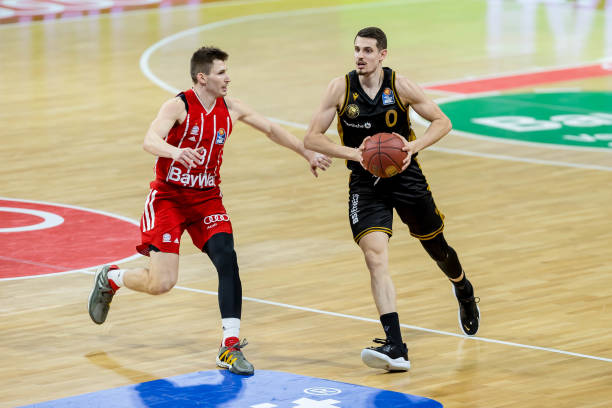 加注重战术 加注重战术