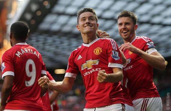 出了强劲而 出了强劲而