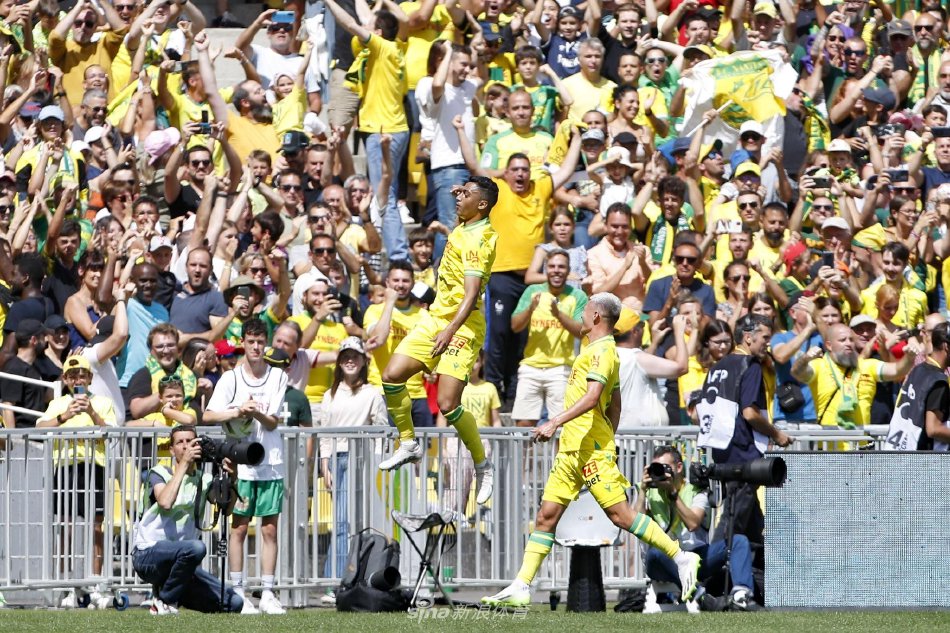 足在与巴林 足在与巴林